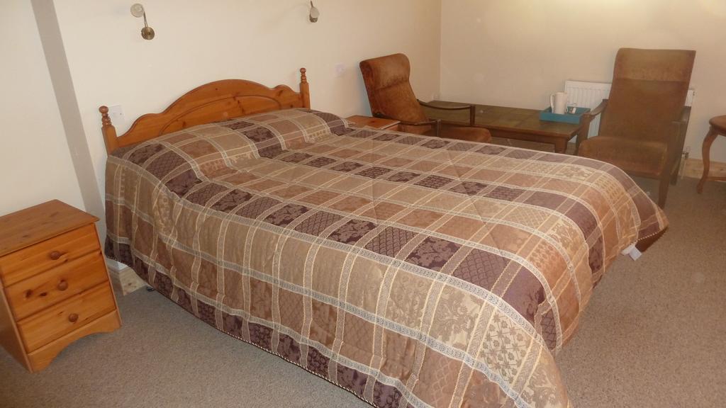 Riverside Glanworth room 5