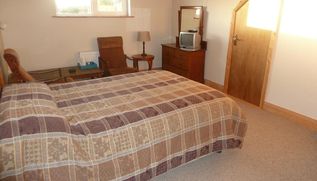 Riverside Glanworth room 6